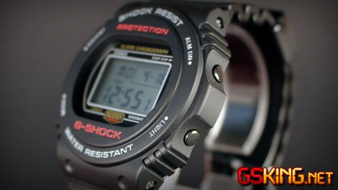 Casio G-Shock DW-5750E-1ER seitliche Funktionstasten (zwei der insgesamt vier)