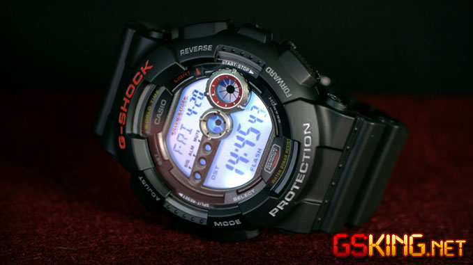 Casio G-Shock GD-100-1AER sehr helle Displaybeleuchtung durch eine Kombination aus Illuminator EL-Panel und zwei LED Lampen